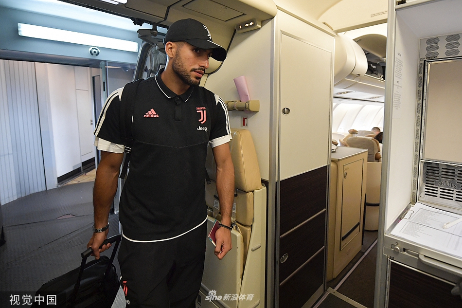 尤文抵达南京！C罗状态良好
