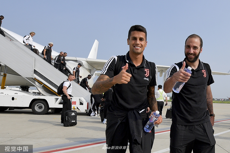 尤文抵达南京！C罗状态良好