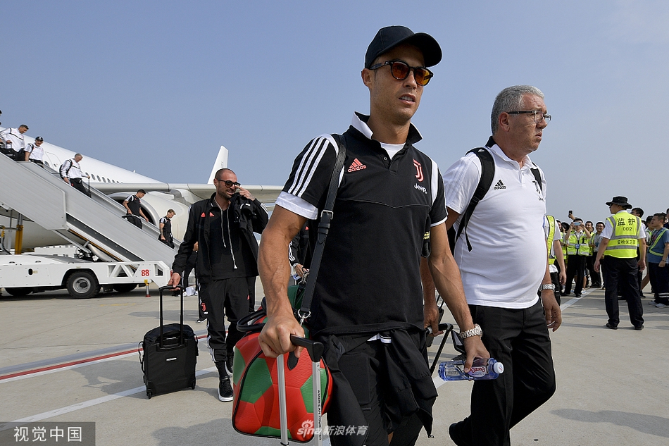 尤文抵达南京！C罗状态良好