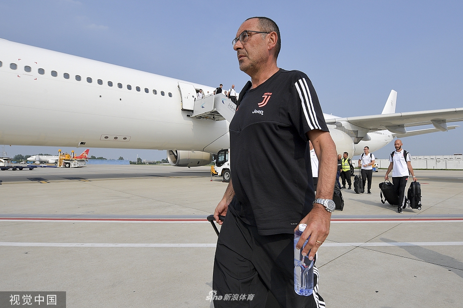 尤文抵达南京！C罗状态良好