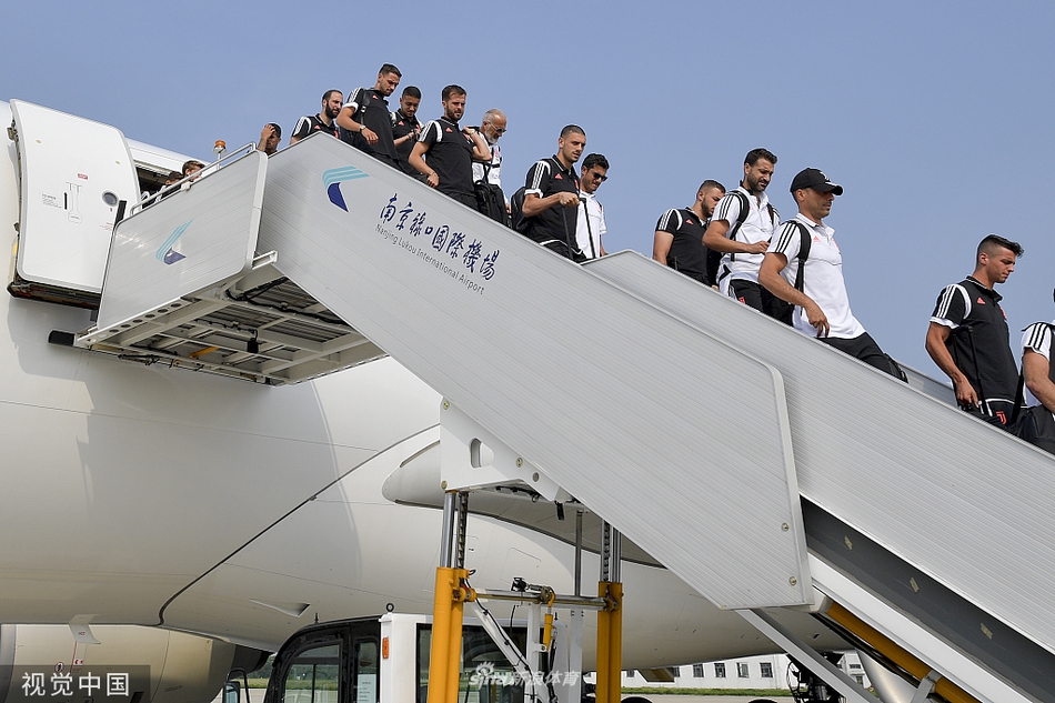 尤文抵达南京！C罗状态良好