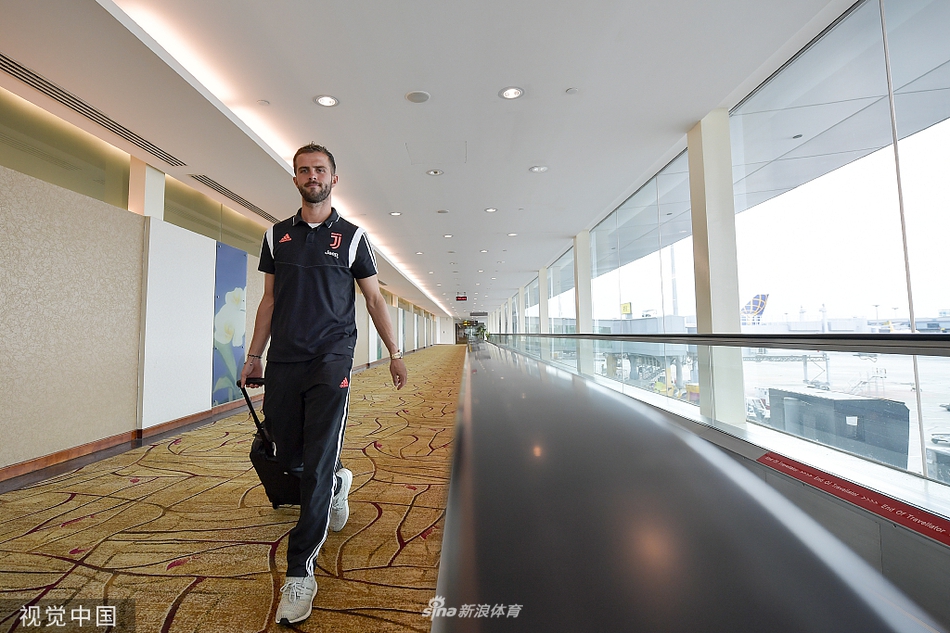 尤文抵达南京！C罗状态良好