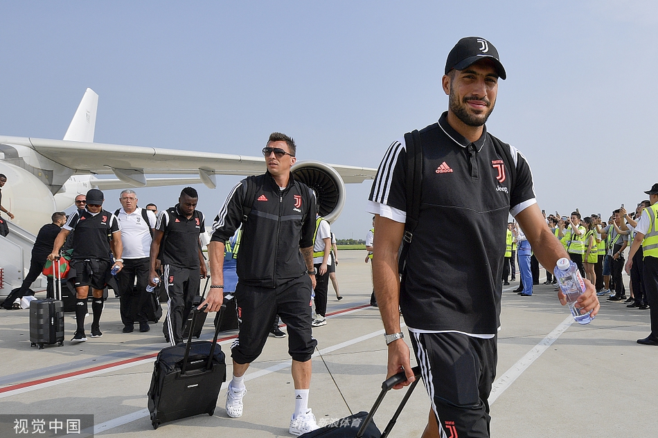 尤文抵达南京！C罗状态良好