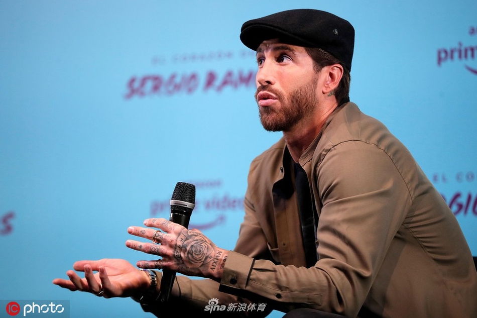 球场硬汉变型男！拉莫斯这身太帅气