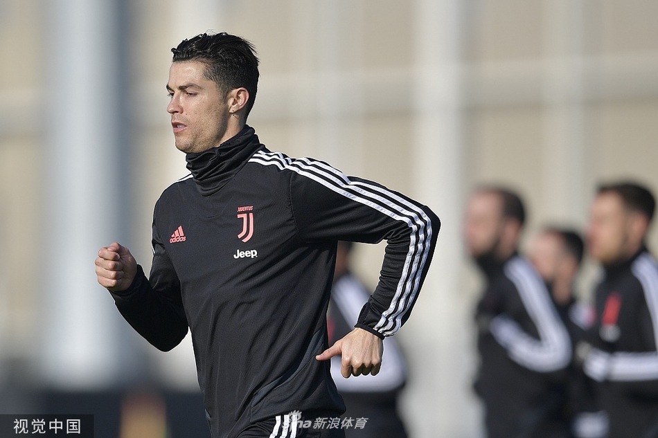 专心的男人最帅！看C罗如何认真训练