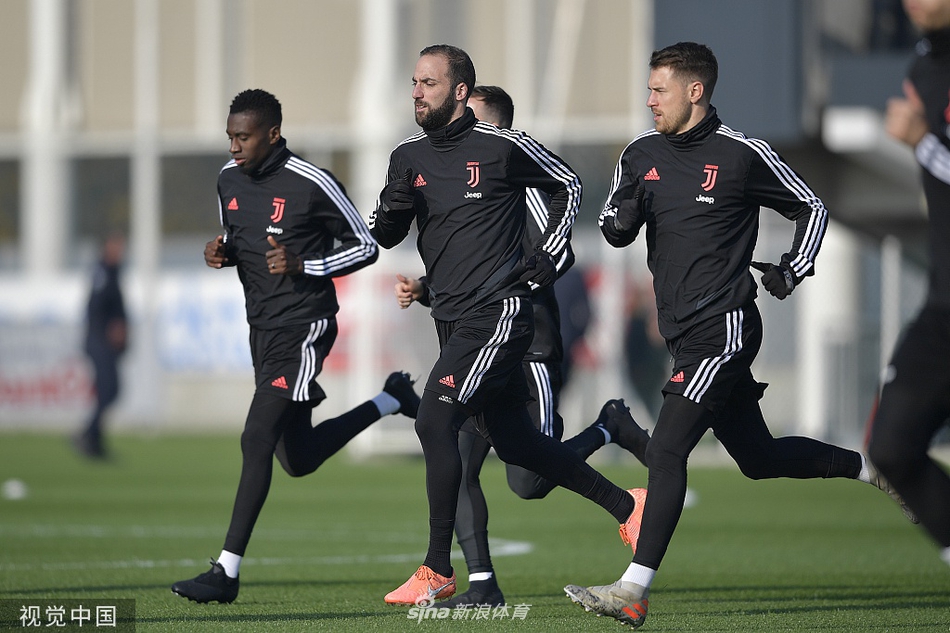 专心的男人最帅！看C罗如何认真训练