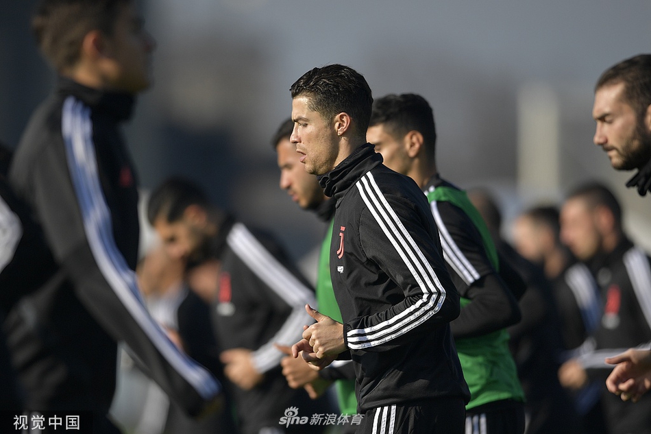 专心的男人最帅！看C罗如何认真训练