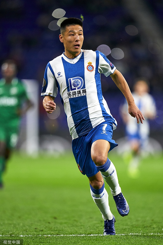 挣扎啊！武磊踢20分钟没表现