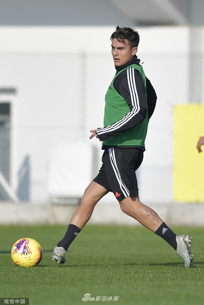 专心的男人最帅！看C罗如何认真训练