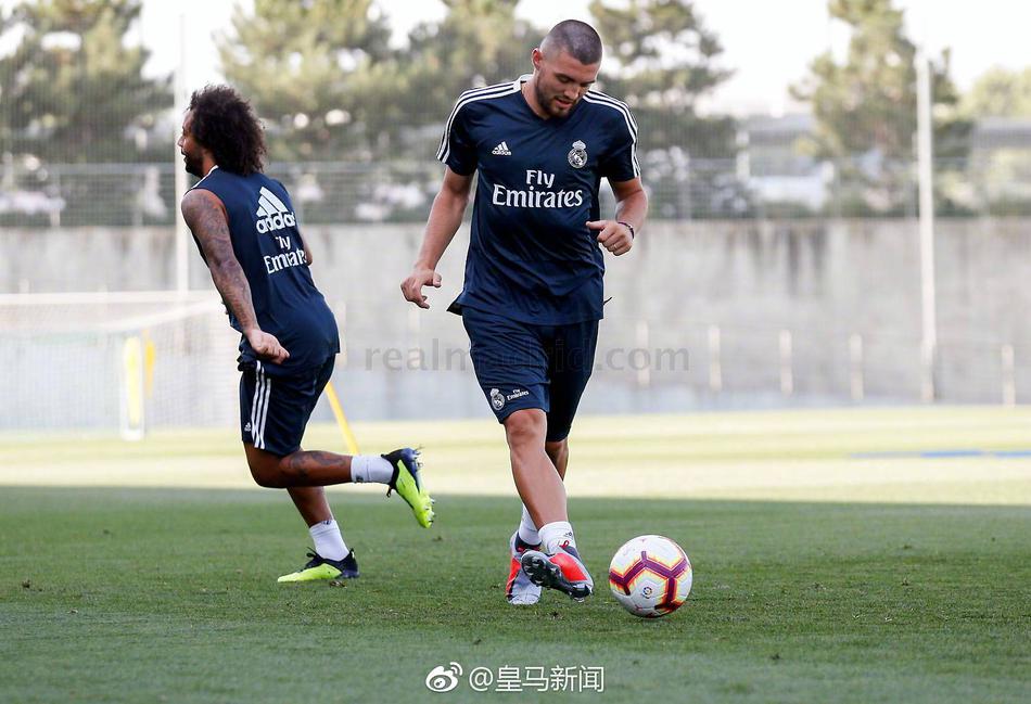 皇马双星回归球队参加训练