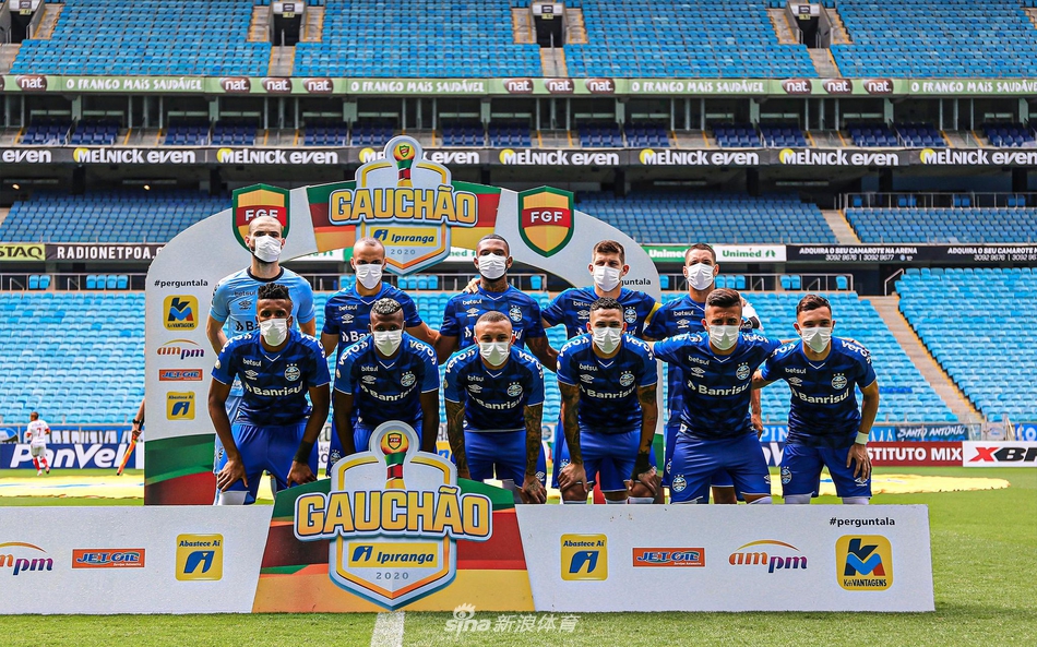 格雷米奥戴口罩出场抗议：疫情多重啊还踢比赛？