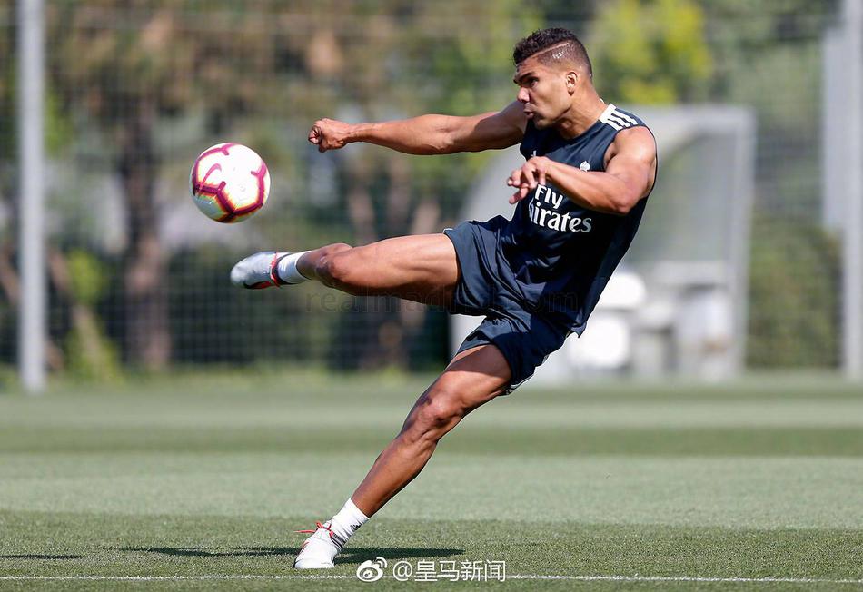 皇马双星回归球队参加训练