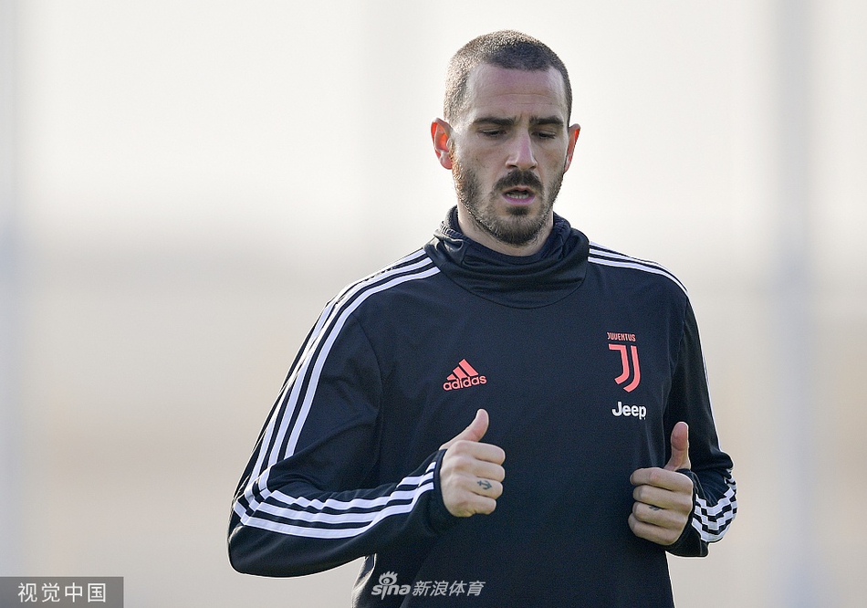 专心的男人最帅！看C罗如何认真训练