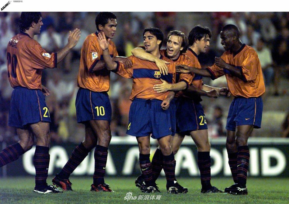 1998年上演巴萨首秀，并打入一球