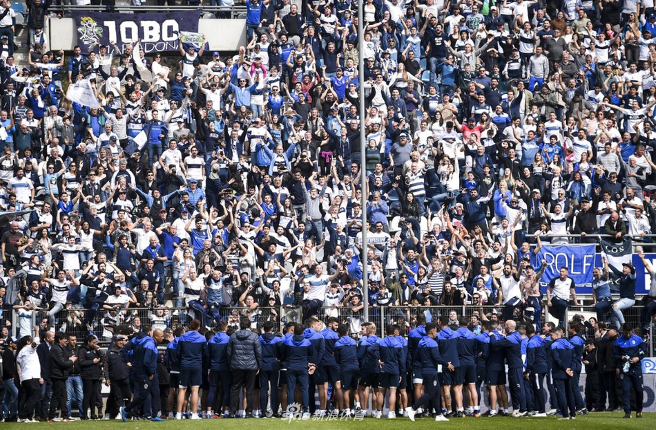 永远的神！老马重拾教鞭数万人迎接