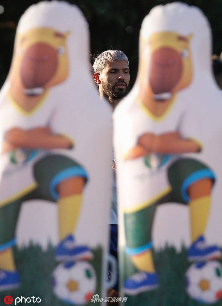 梅西一脸轻松 阿根廷备战美洲杯半决赛