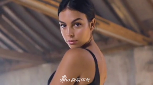 C罗女友性感内衣热舞！这谁能顶得住啊