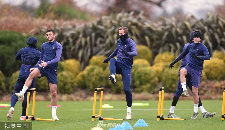 穆帅和孙兴O并肩走 两人说了啥