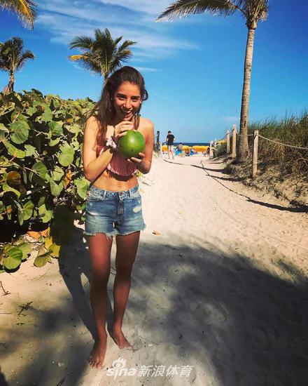 清纯邻家女！意大利女足最美女神