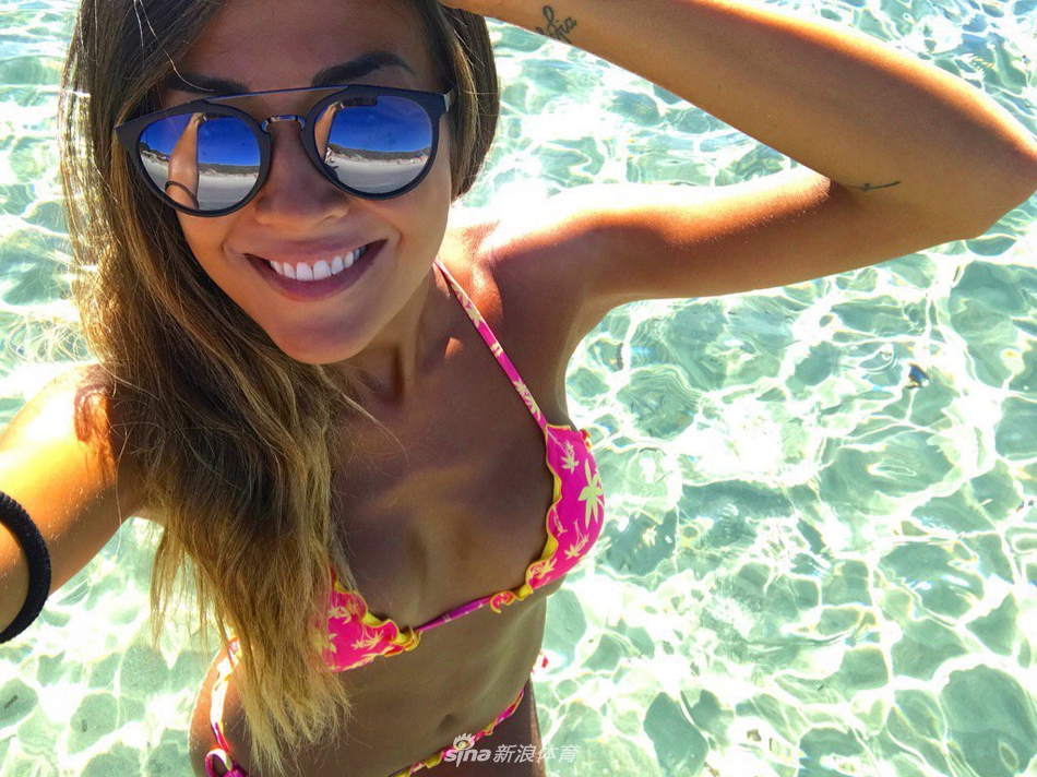 米兰美女主持火辣私房美照