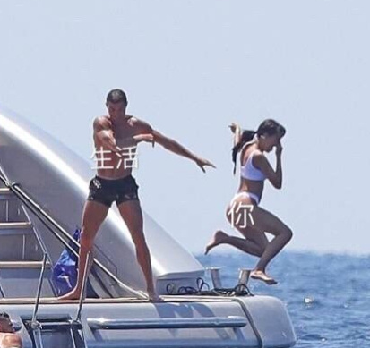 罗三岁实锤：C罗把女友扔下海