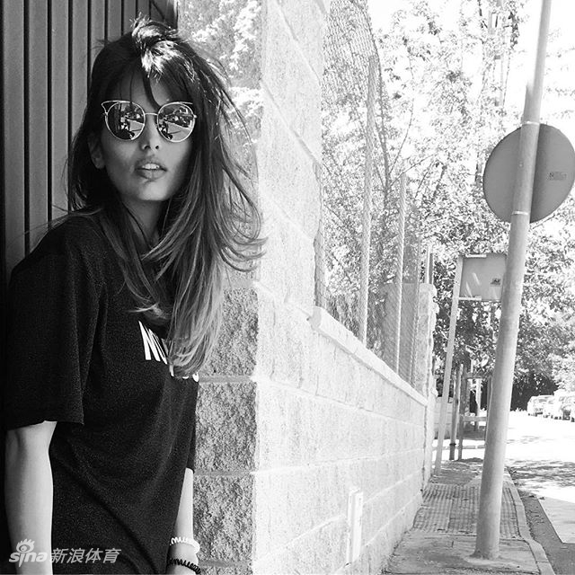 伊斯科又当爸爸啦！女友气质迷人