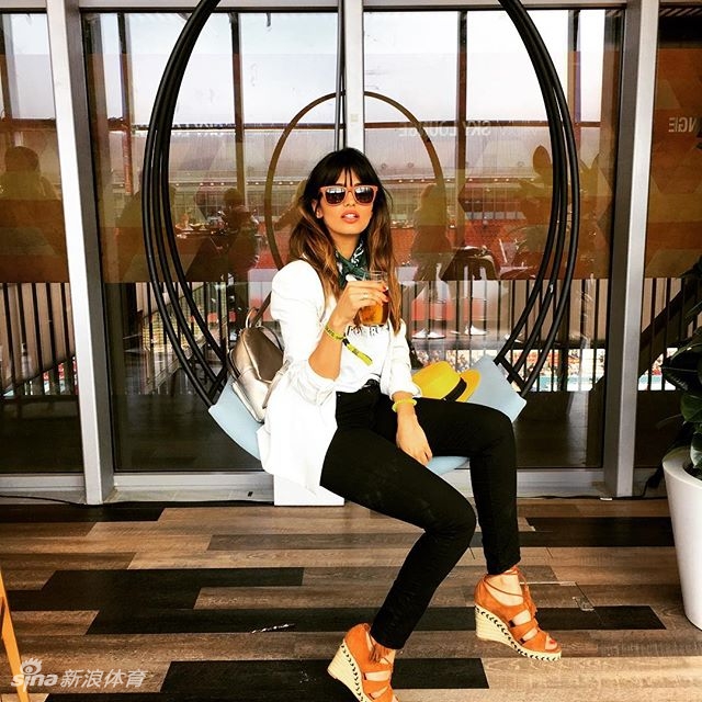 伊斯科又当爸爸啦！女友气质迷人