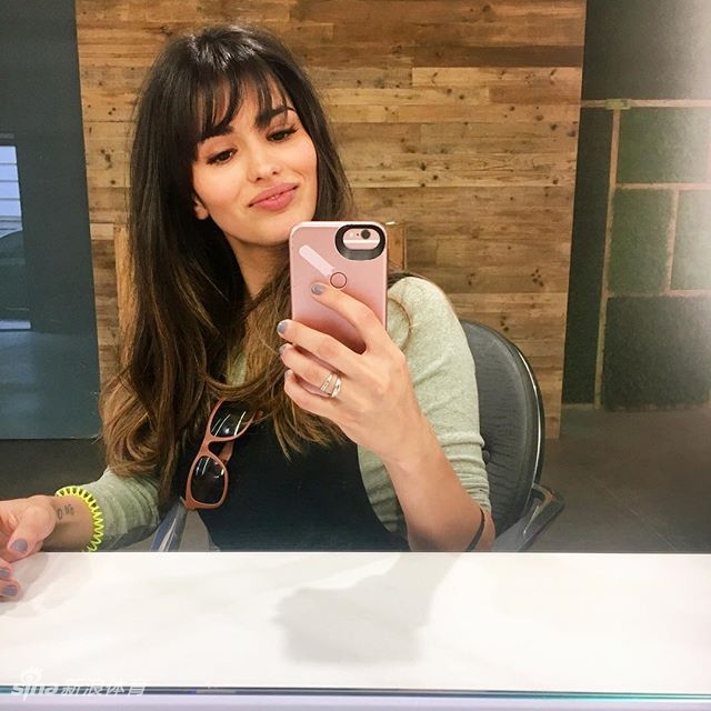 伊斯科又当爸爸啦！女友气质迷人