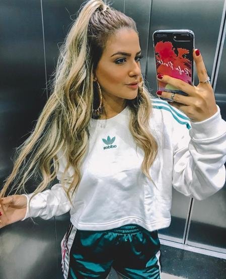 内马尔又有新欢？和19岁歌手热恋 这笑容真甜