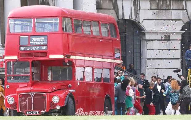 小贝和Angelababy“结婚”了！拍广告扮新婚夫妇