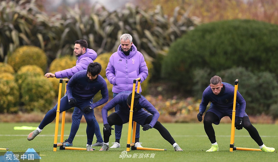 穆帅和孙兴O并肩走 两人说了啥