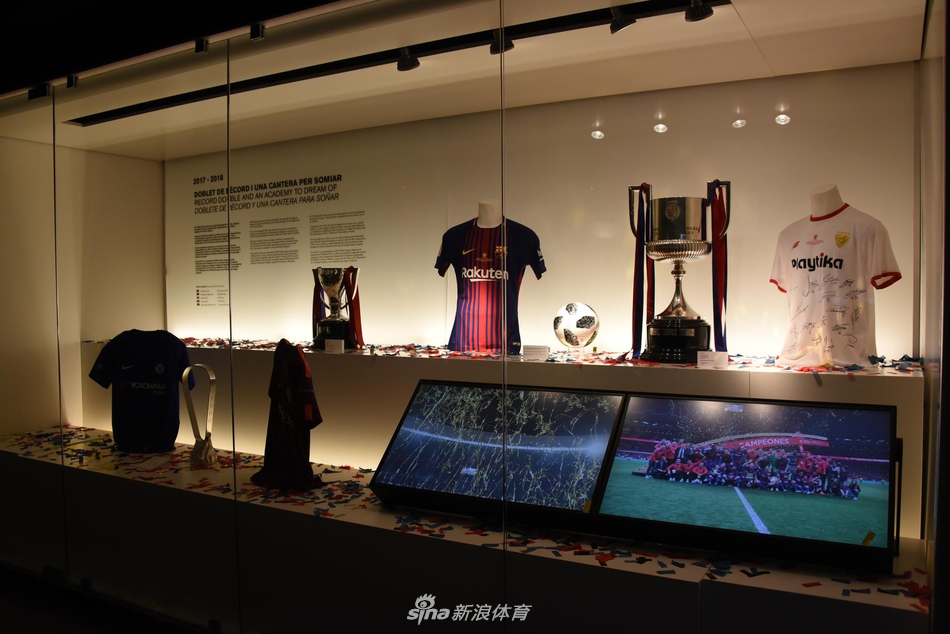 新浪体育带你走进巴萨博物馆 梅西金靴快放不下