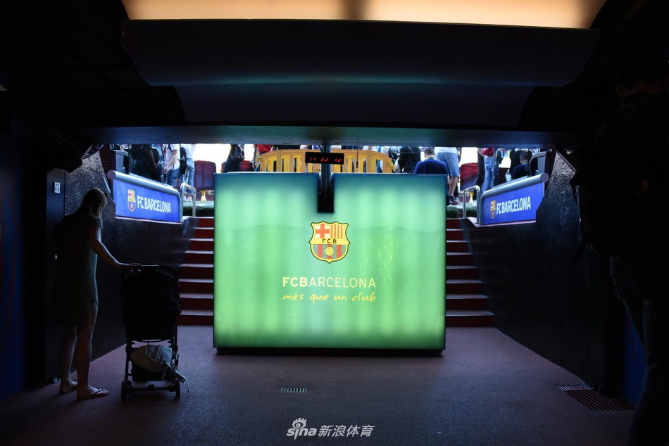 新浪体育带你走进诺坎普 感受欧洲最大球场