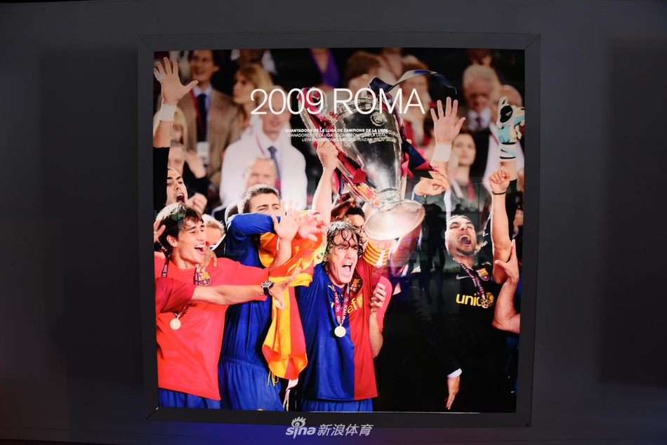 新浪体育带你走进巴萨博物馆 梅西金靴快放不下