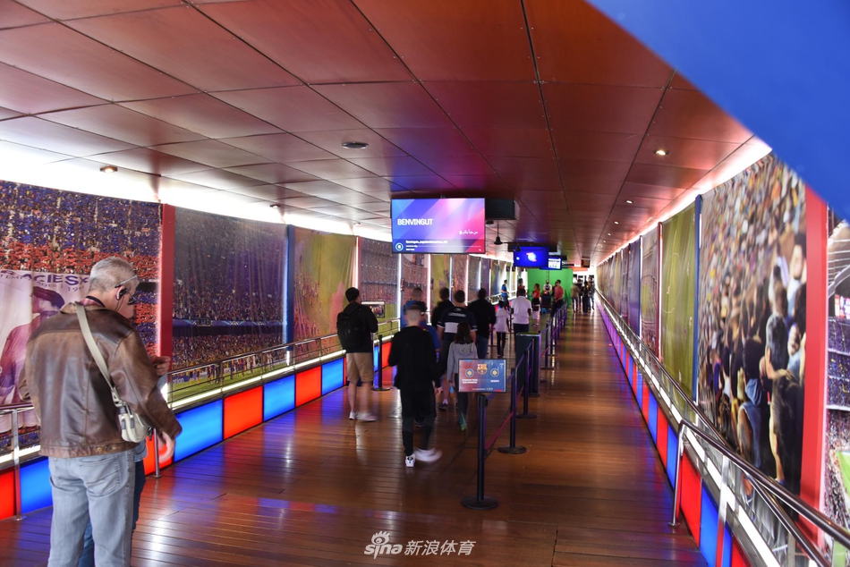 新浪体育带你走进巴萨博物馆 梅西金靴快放不下