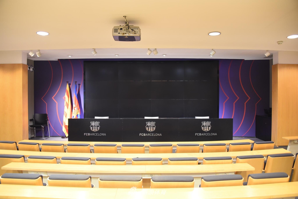 新浪体育带你走进诺坎普 感受欧洲最大球场