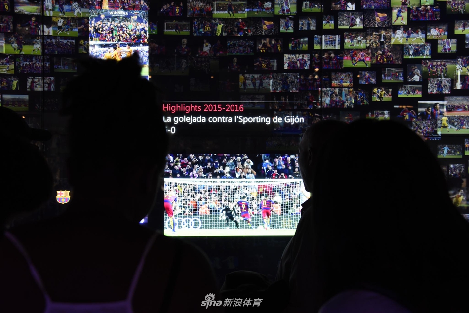 新浪体育带你走进巴萨博物馆 梅西金靴快放不下