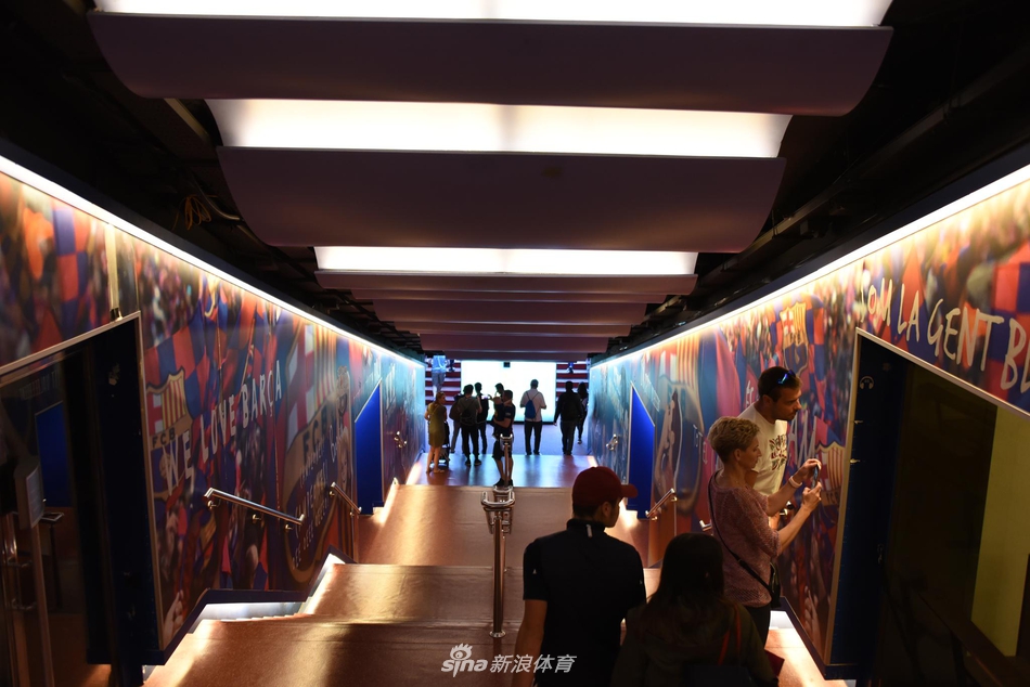 新浪体育带你走进诺坎普 感受欧洲最大球场