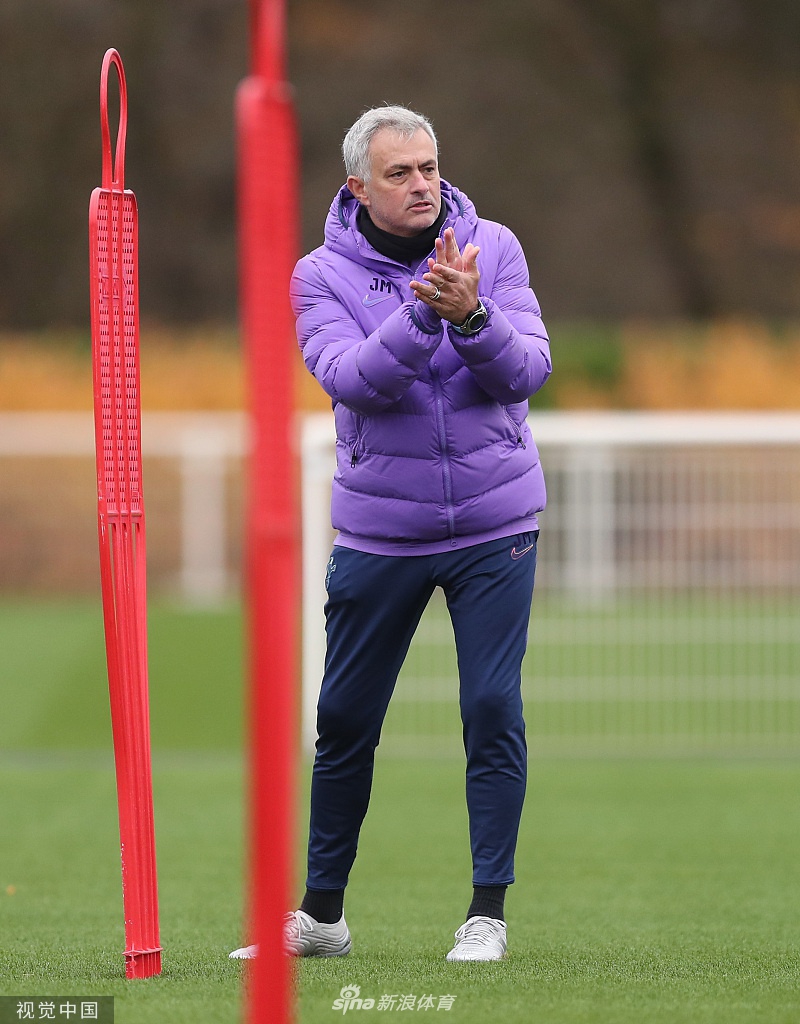 穆帅和孙兴O并肩走 两人说了啥