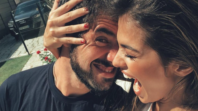 伊斯科又当爸爸啦！女友气质迷人