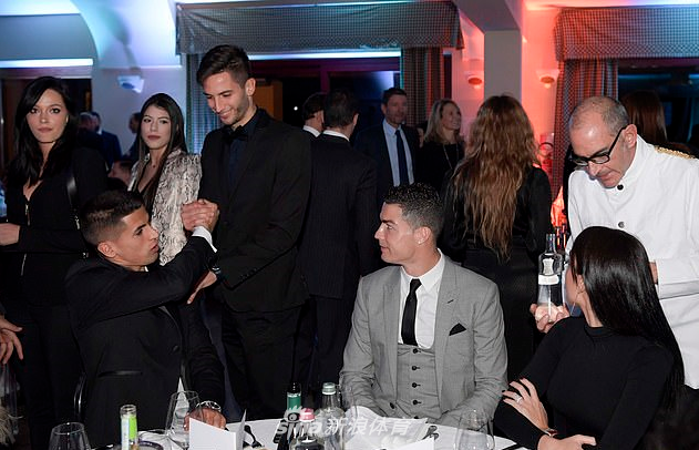 C罗携女友出席尤文圣诞晚宴