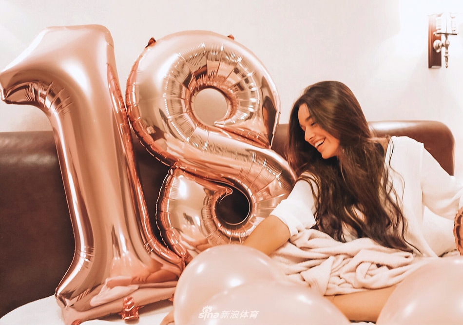 清纯可爱！皇马小妖女友竟是网红