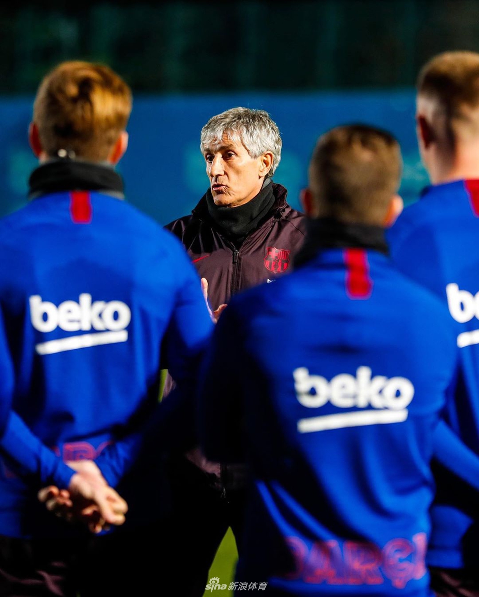 巴萨换帅后首堂训练课