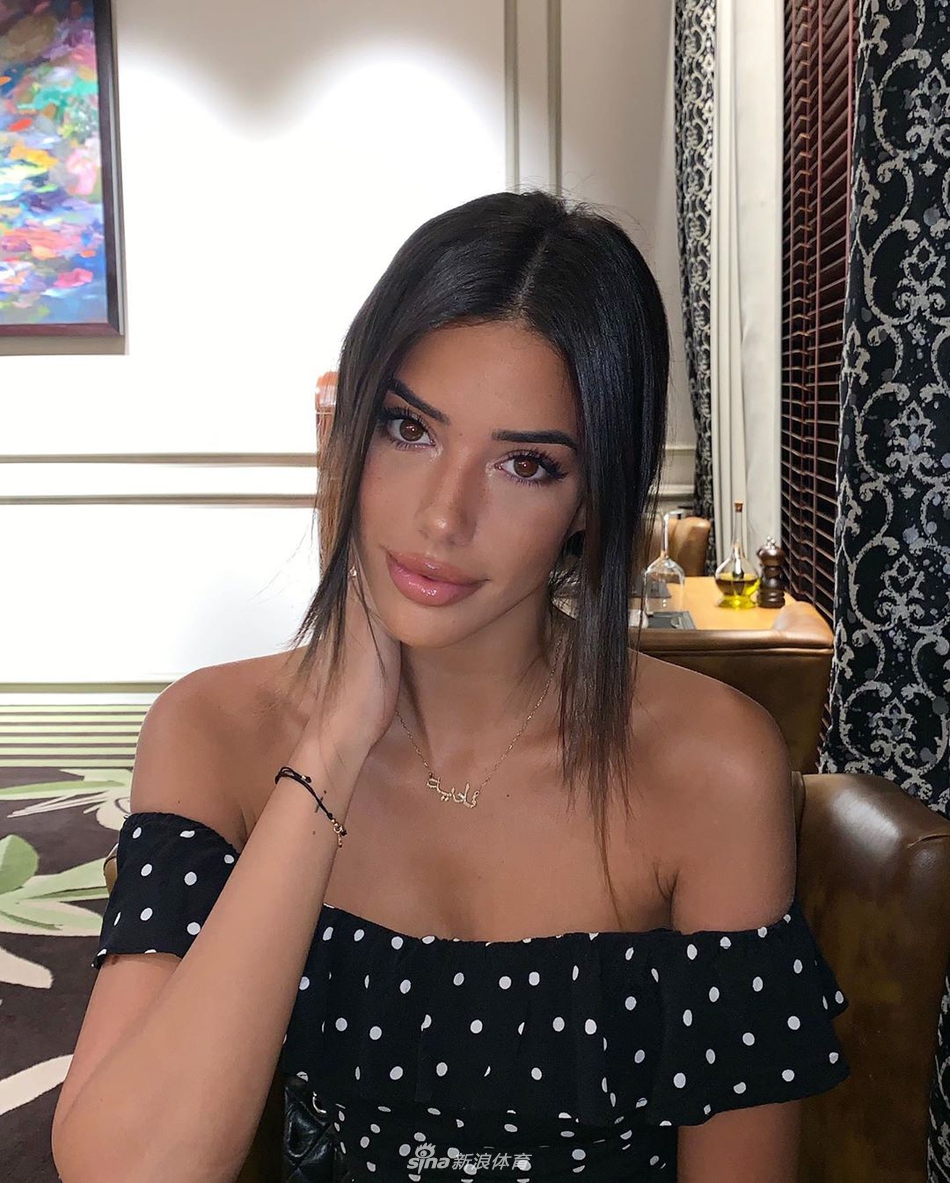 巴萨大将又撒狗粮！有这女友夫复何求？