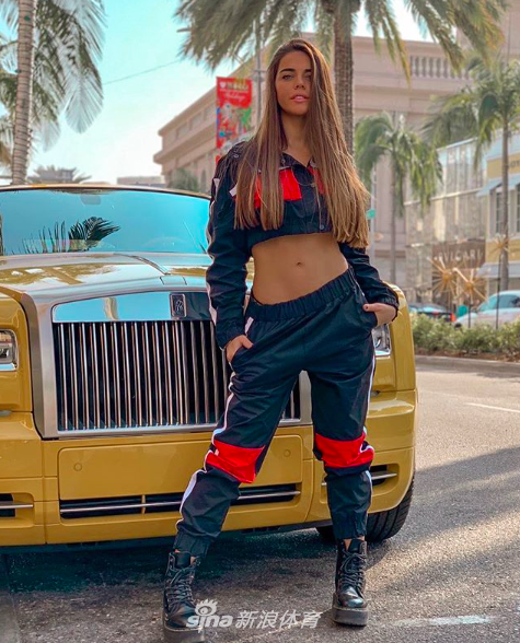 野性诱惑！西班牙美女主播火辣身材