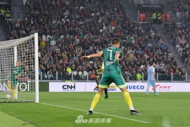 C罗慈善赛再演神级倒钩!搭档皮尔洛托蒂阵容太美