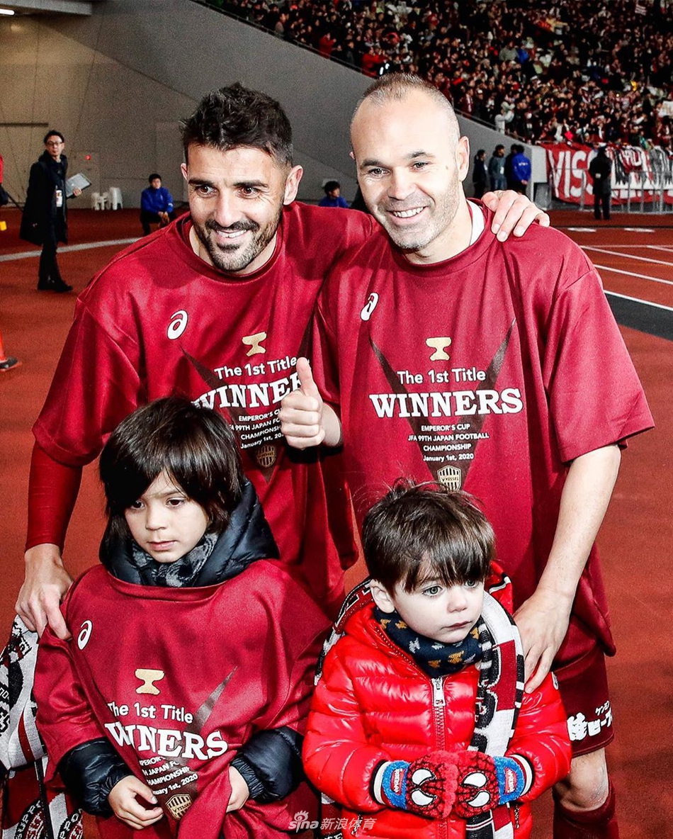 比利亚夺冠告别！和小白相拥庆祝 那些岁月啊…