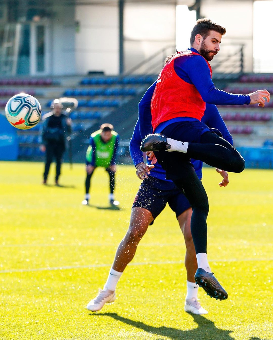 巴萨换帅后首堂训练课