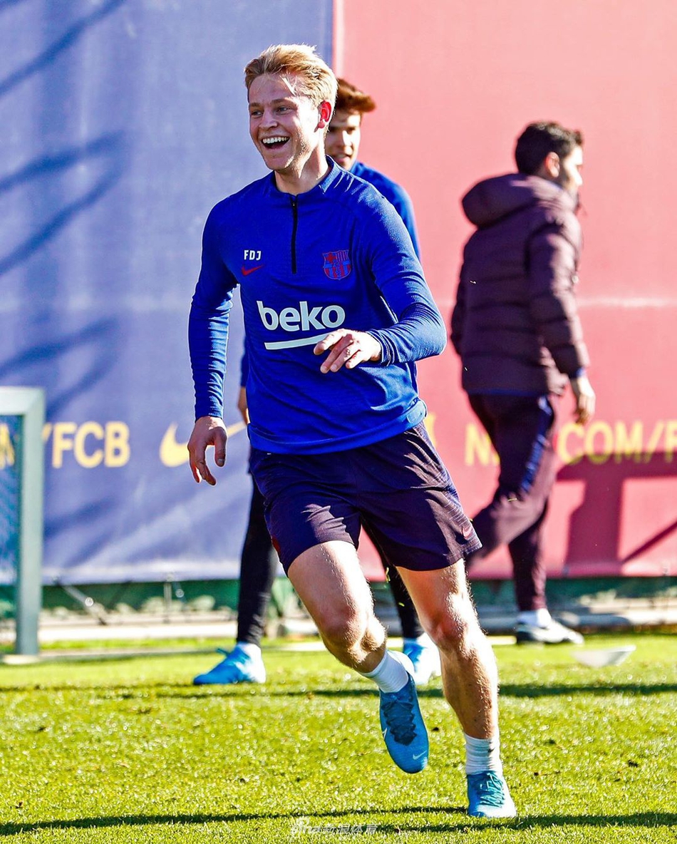 巴萨换帅后首堂训练课