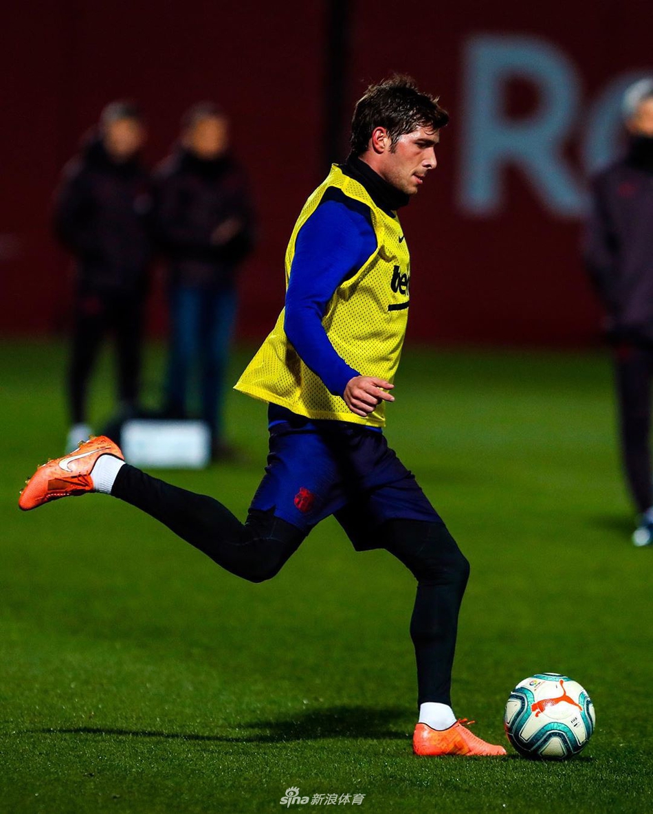 巴萨换帅后首堂训练课